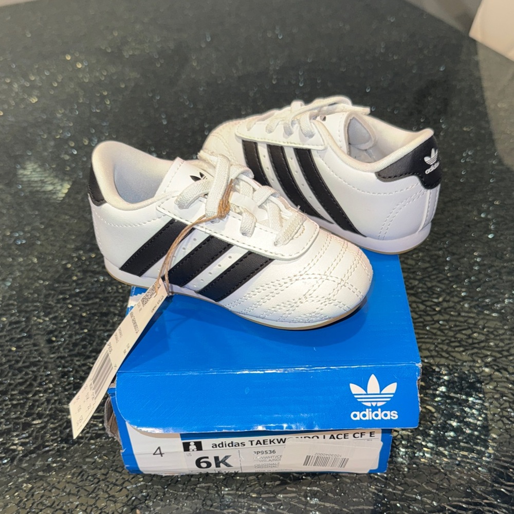 Adidas size 6k toddler taekwondo LA Kids White and Black Sneakers